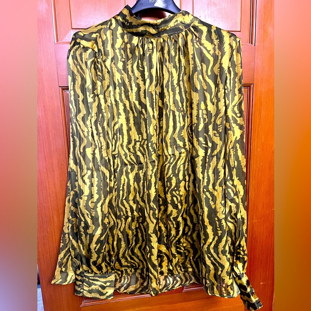 H&M long sleeve, mock neck blouse Size L. 100% recycled polyester Never worn NWT